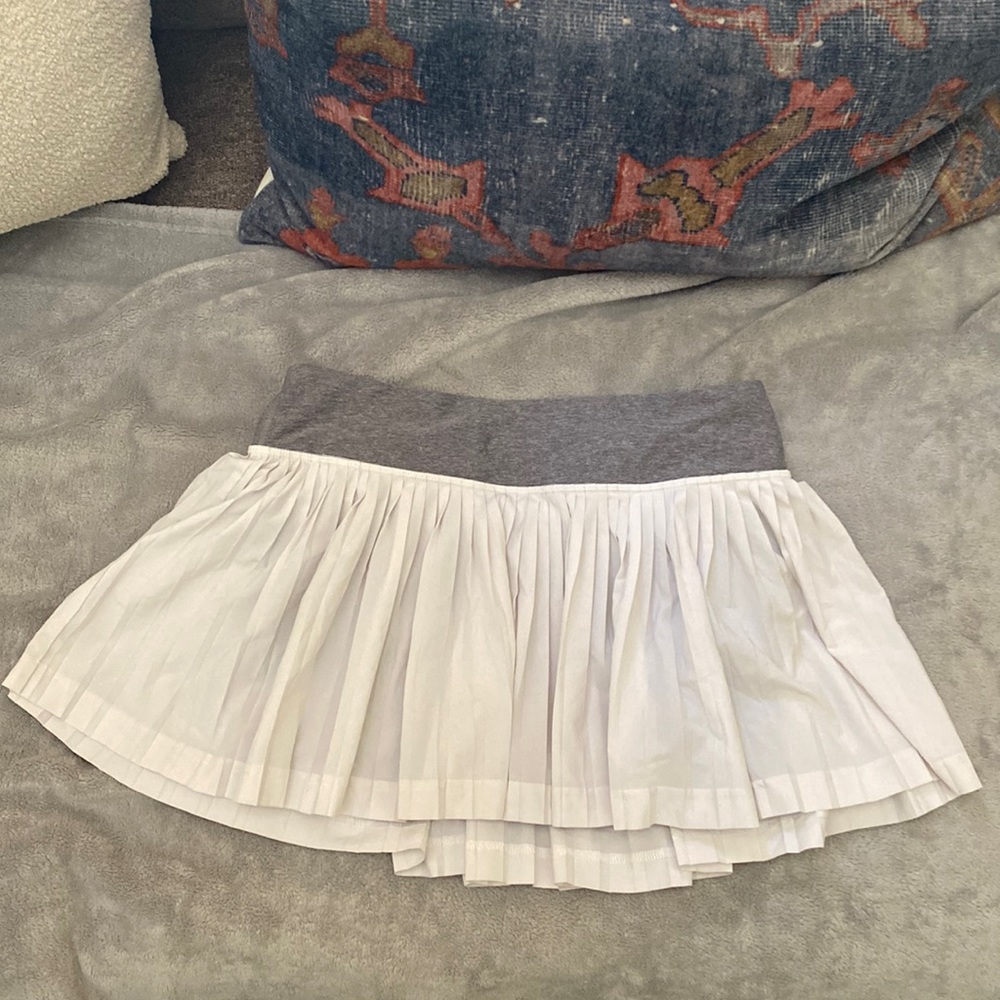 White pleat to street lulu skirt